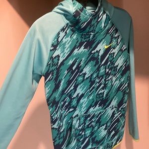 Nike Therma-Fit Youth XL Girl Hoodie